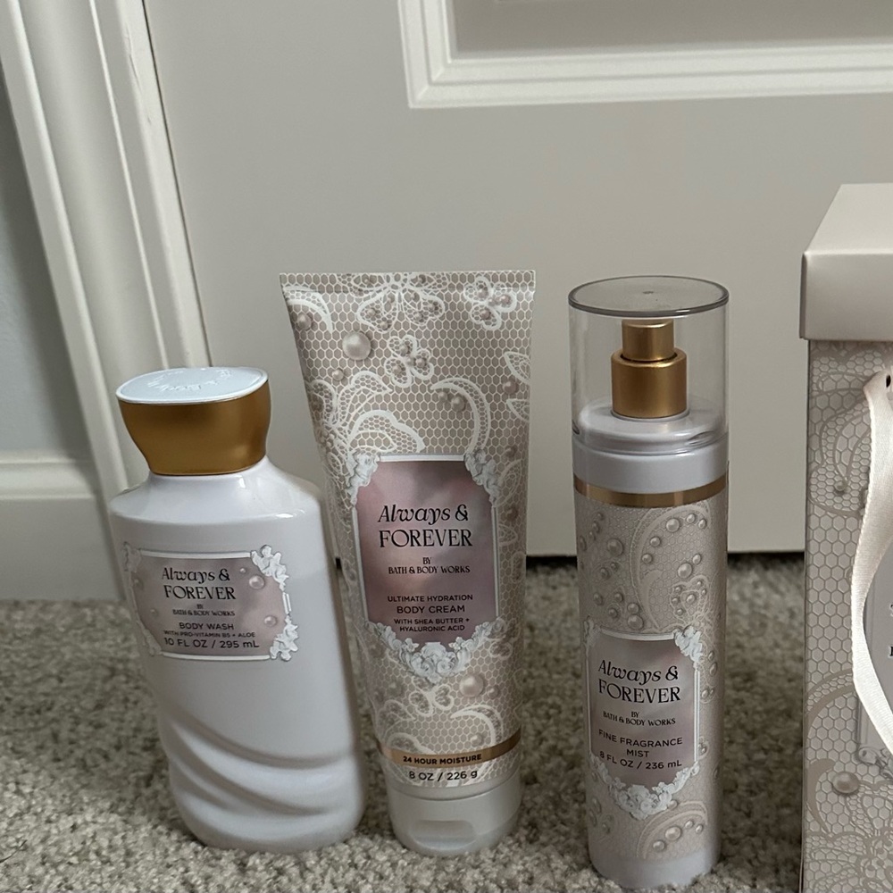 Bath & Body Works Always & Forever Set - White and Gold